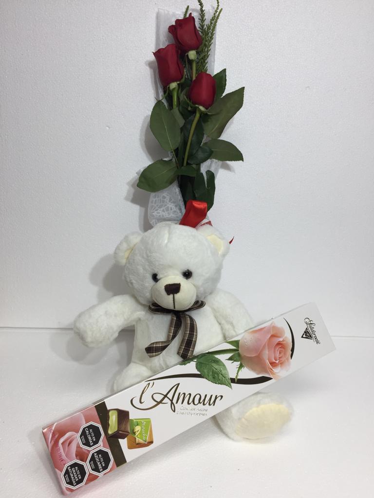 Ramito de 03 Rosas ms Bombones 116grs y Peluche blanco 26 cm